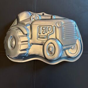 Wilton Farm Tractor Cake Pan 2105-2063 with printed Instructions